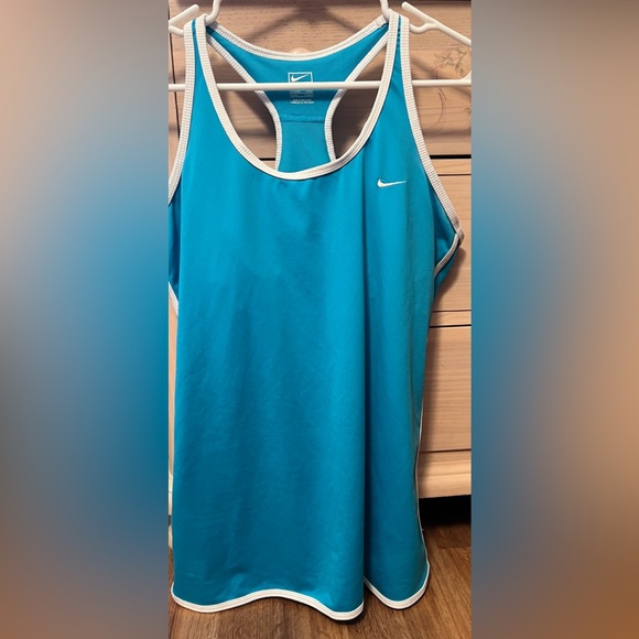 Nike Performance Tank - Picture 2 of 3